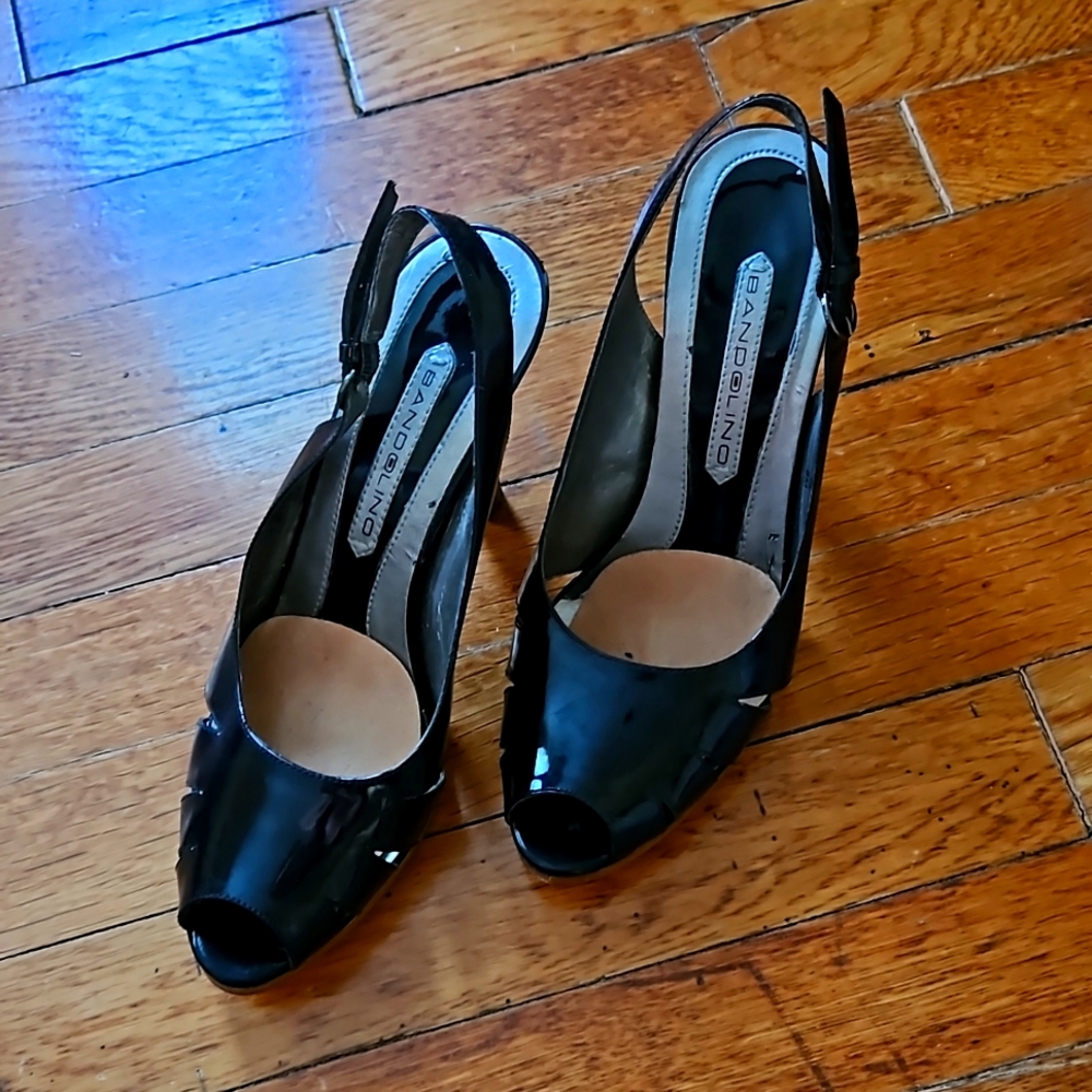 Bandolino blk patent sandals